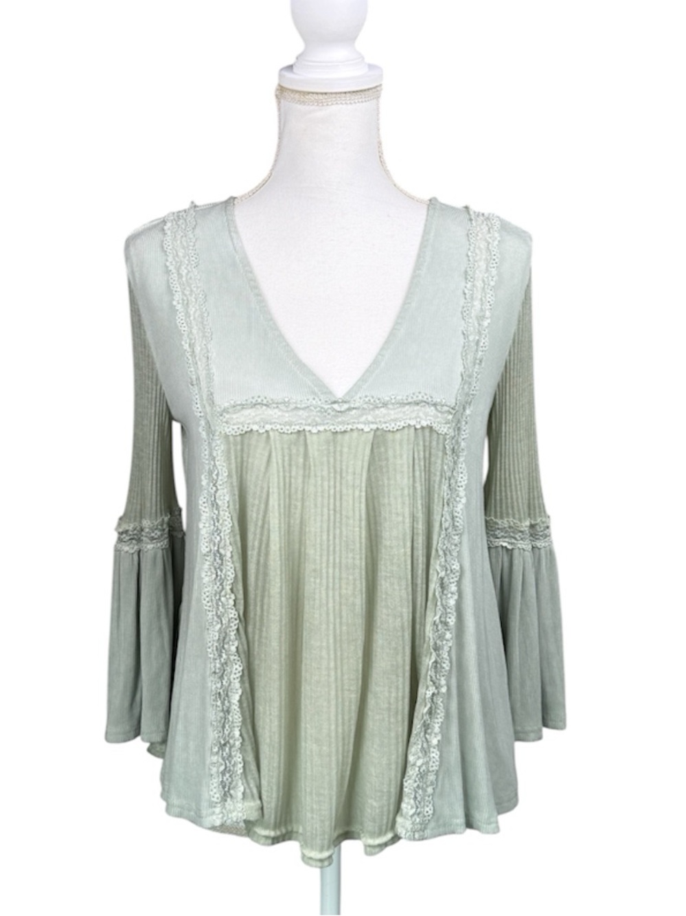 POL Boho Inspired Ribbed Knit Top in Sage Green Bell Sleeve V-Neck Size Small